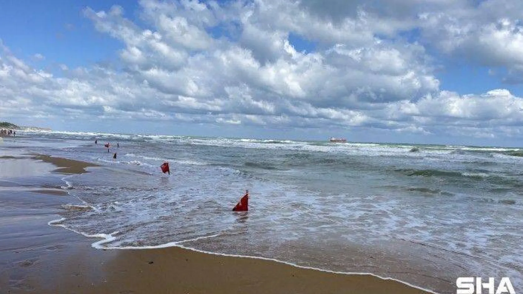 Sarıyer'de kötü hava koşulları nedeniyle denize girmek yasaklandı
