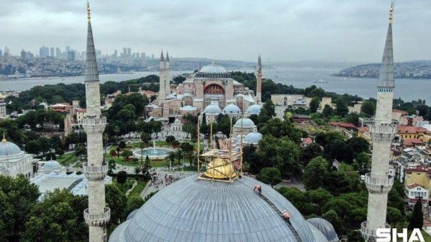Sultanahmet Camii Kubbe alemi yerleştiriliyor