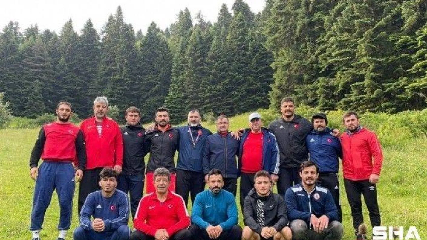 Türkiye Güreş Federasyonu Başkanı Aydın'dan milli takım kampına ziyaret