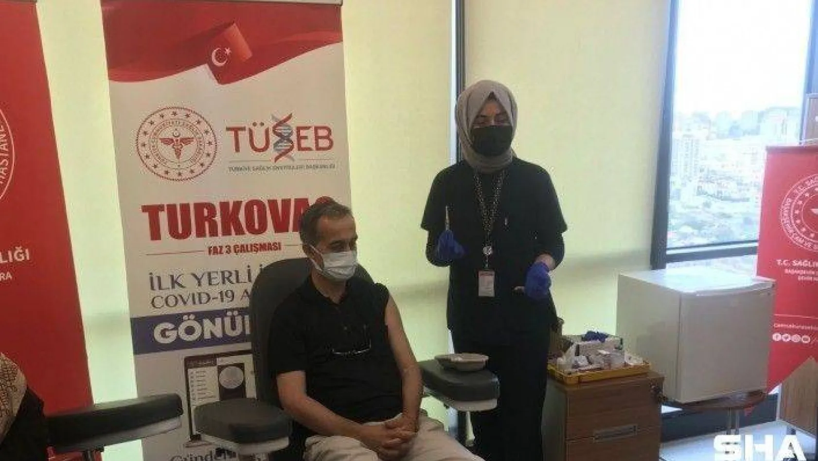 Turkovac'ın Faz-3 çalışmaları kapsamında İstanbul'da gönüllüler aşılanıyor