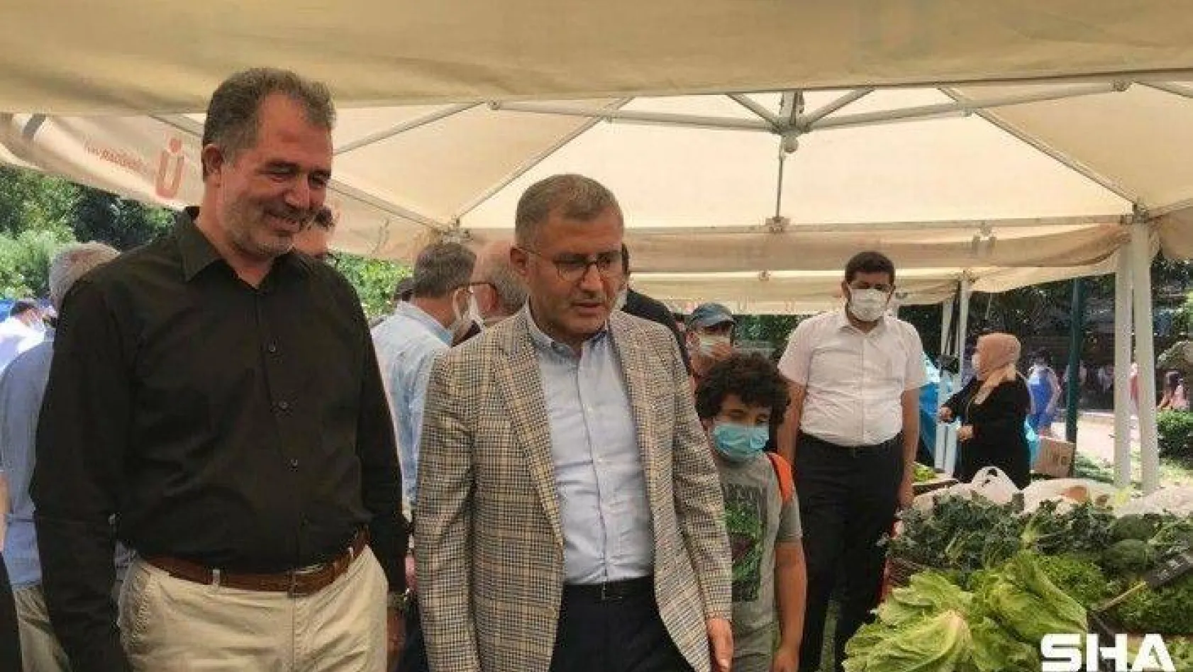 Üsküdar Kuzguncuk Bostanı'nda &quotaracısız" köy pazarı açıldı