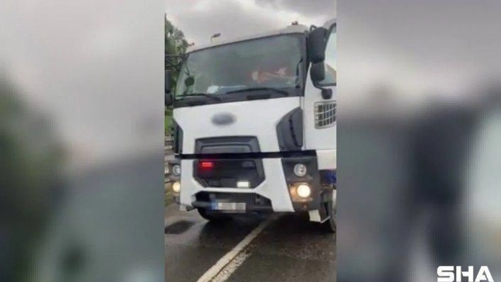 Üsküdar'da durdurulan çakarlı kamyon sürücüsüne para cezası