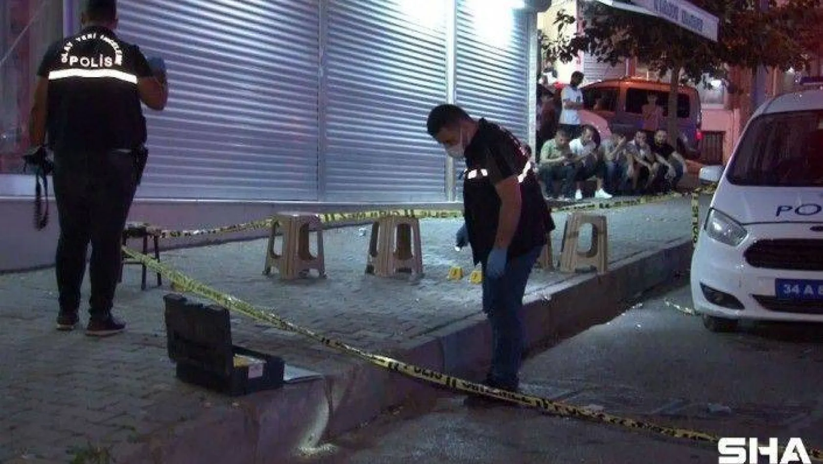Arnavutköy'de  kahvehanede oturan kişiye silahlı saldırı