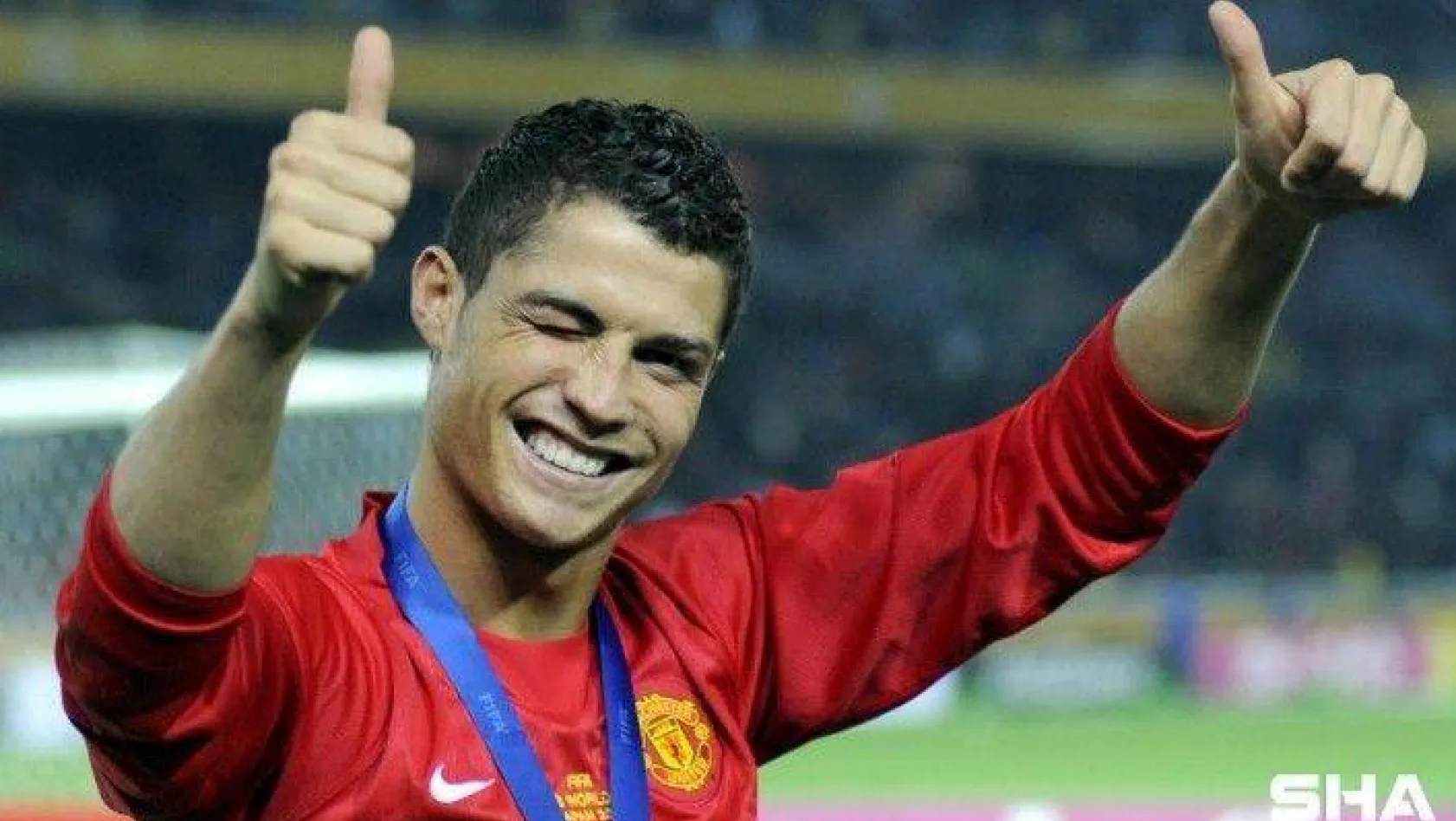 Cristiano Ronaldo resmen Manchester United'ta