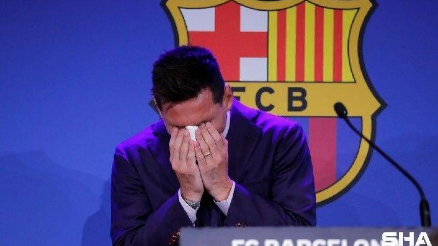 Lionel Messi, Barcelona'ya göz yaşlarıyla veda etti
