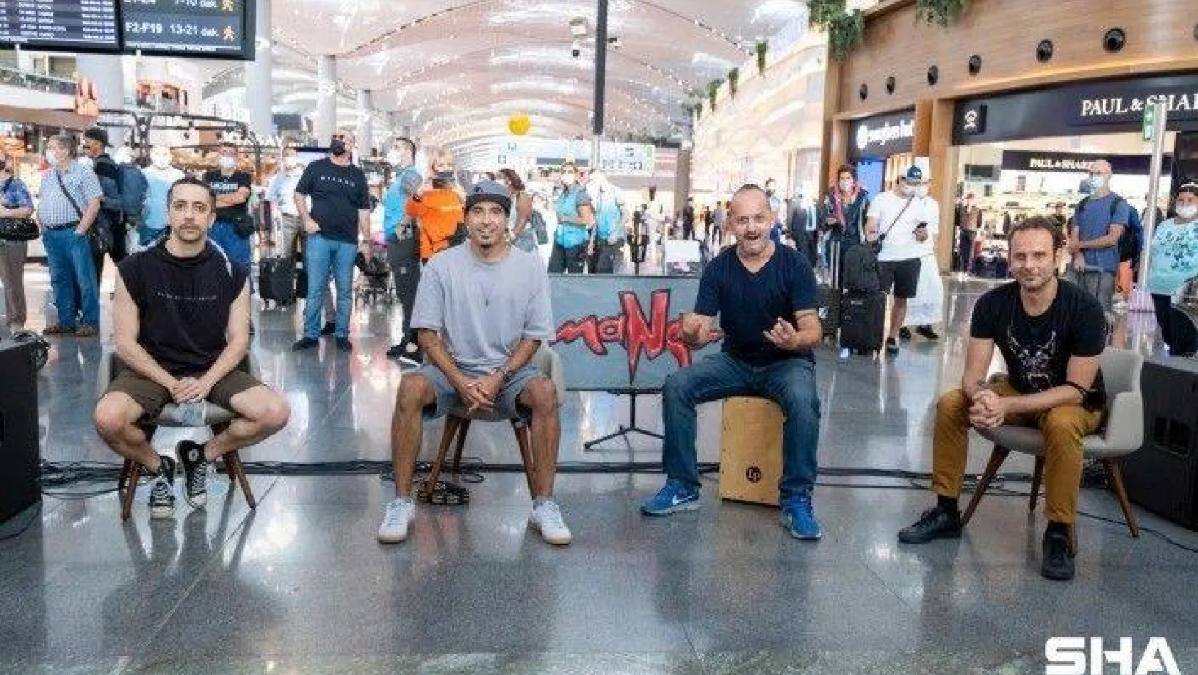 Manga Grubu'ndan İstanbul Havalimanı'nda sürpriz konser
