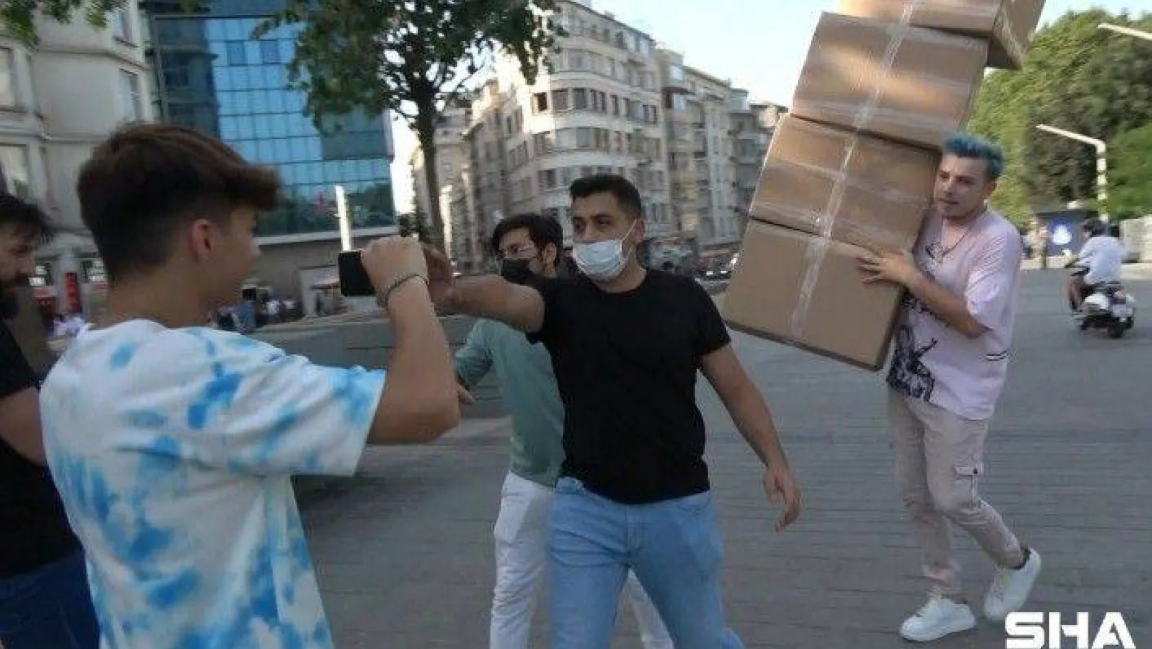 ÖZEL) TikTok fenomeni Semih Varol'dan Taksim Meydanı'nda tepki çeken şaka