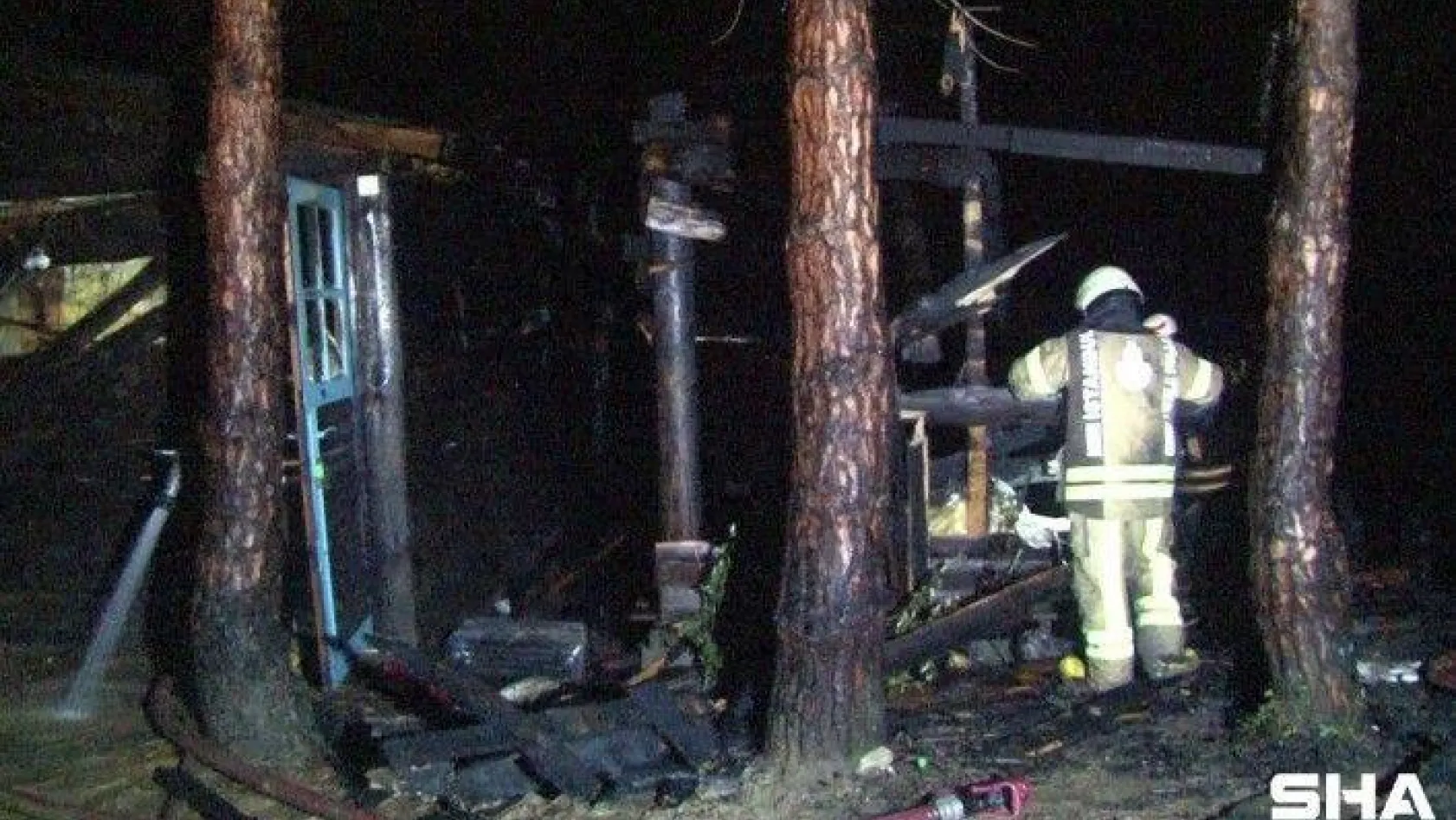 Şile'de yangın paniği: Kampçıların yaktığı ateş önce bunglow eve daha sonra ormanlık alana sıçradı