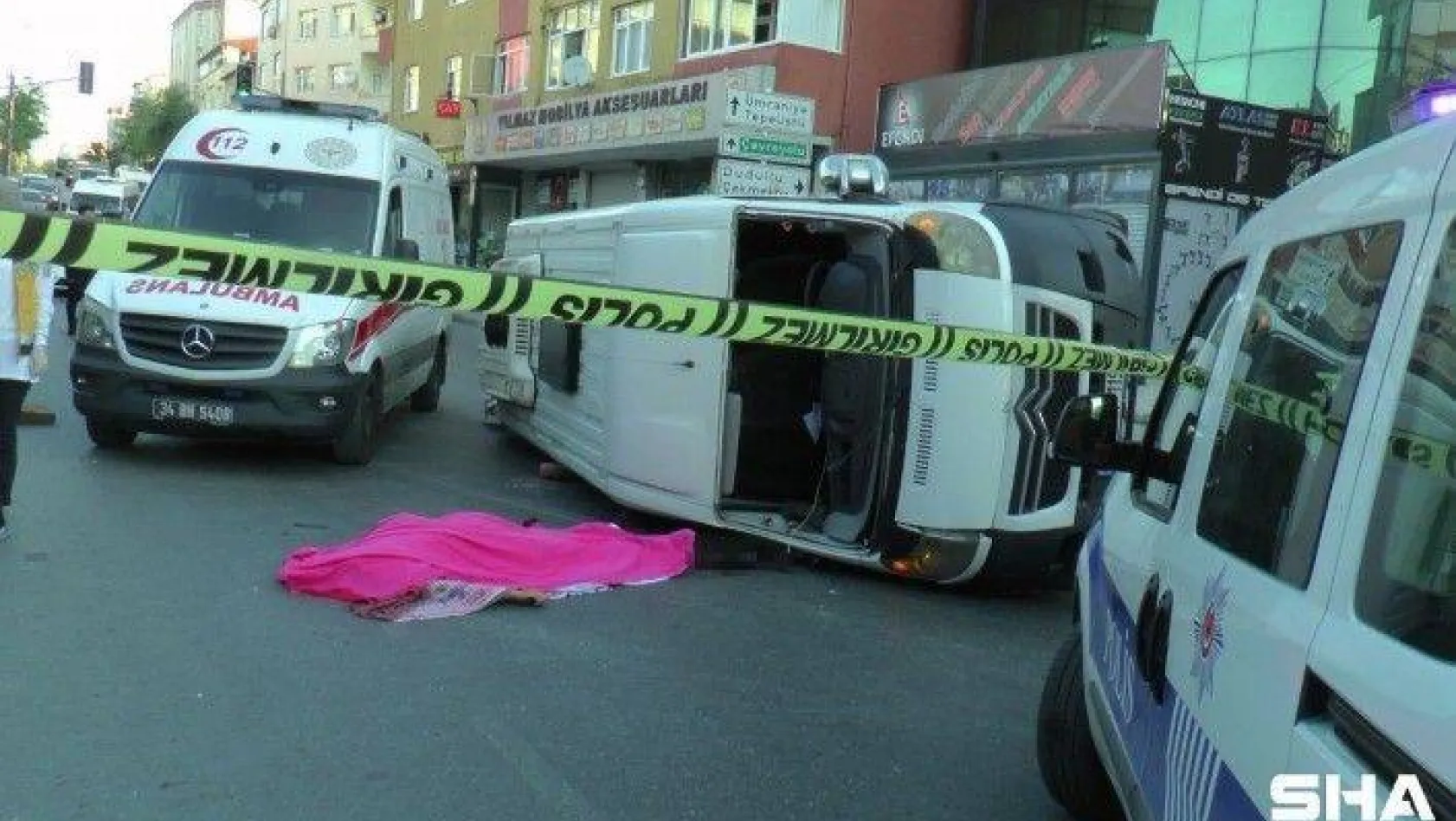 Ümraniye'de 1 kişinin öldüğü 6 kişinin yaralandığı minibüs kazası kamerada