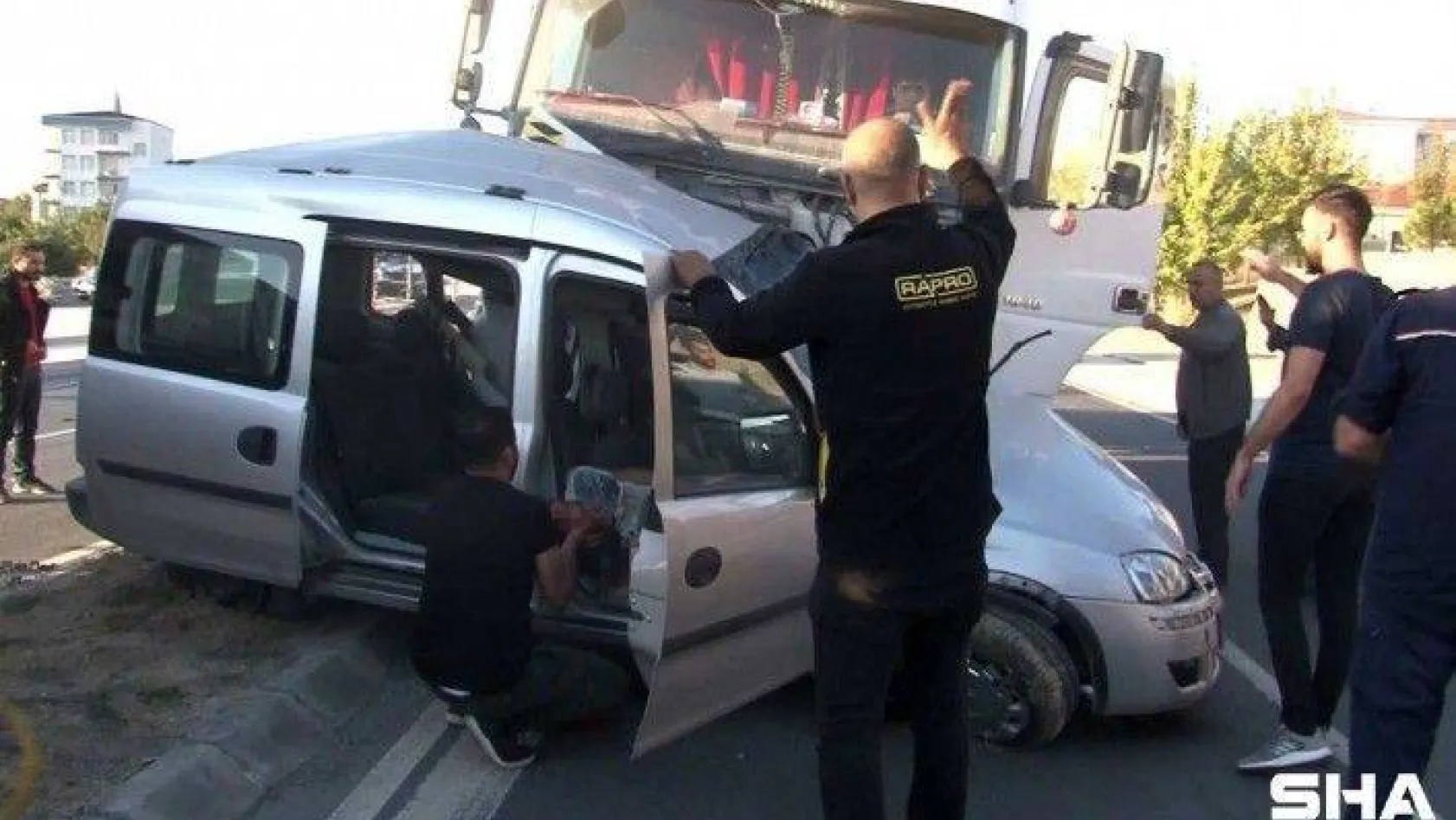 Arnavutköy'de sık sık kazaların meydana geldiği caddede yeni bir kaza oldu: 1 ağır yaralı