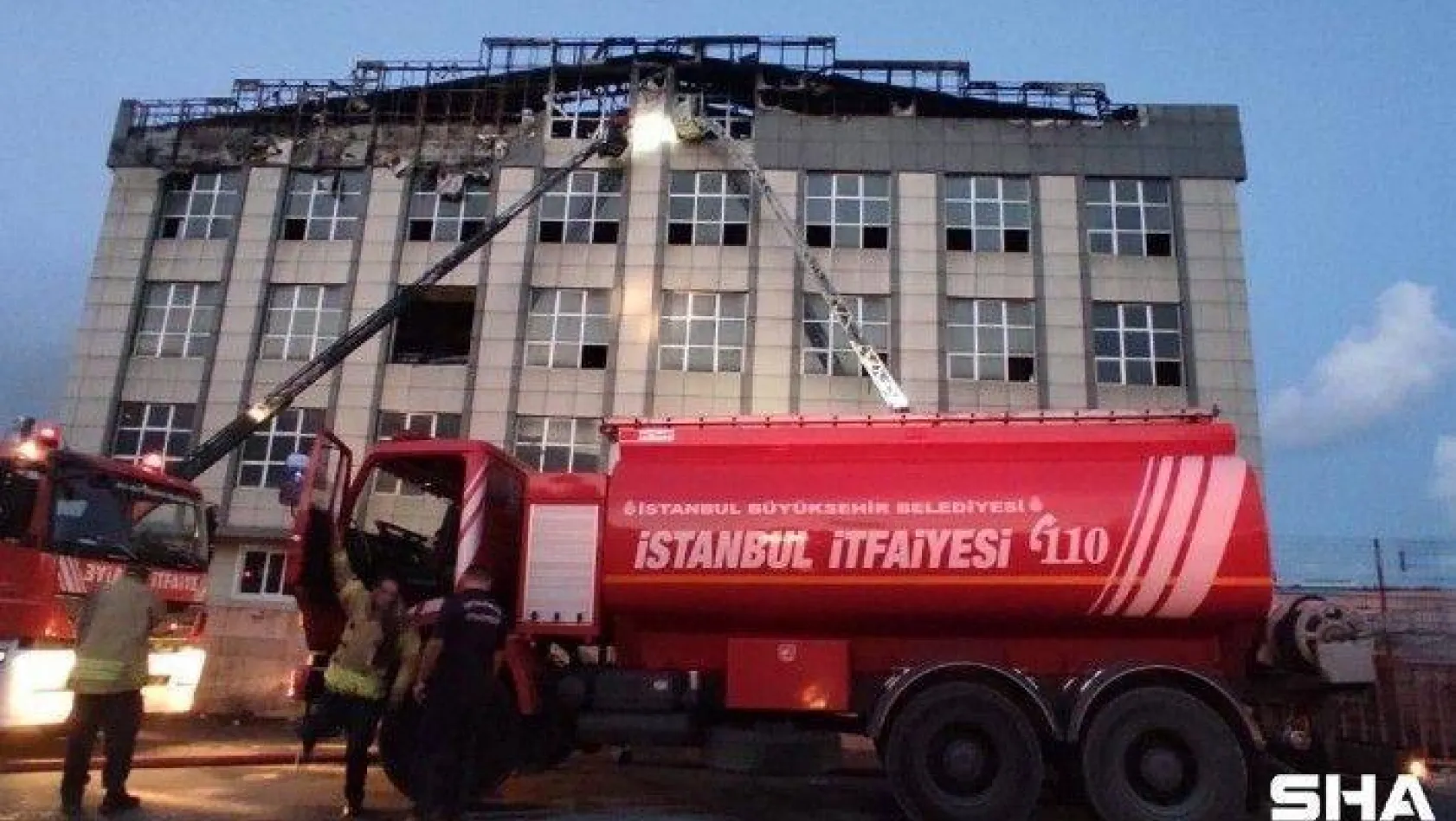 Arnavutköy'deki yangın kontrol altına alındı: Hasarın boyutu gün ağarınca ortaya çıktı