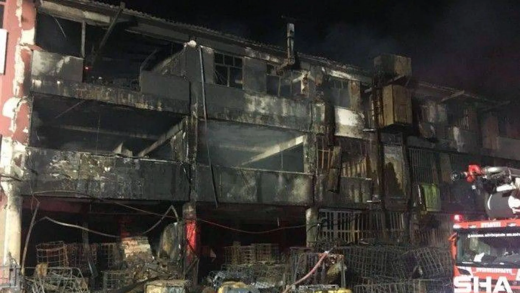 Başakşehir'de kimya fabrikasında çıkan yangın 8 saat sonra söndürüldü
