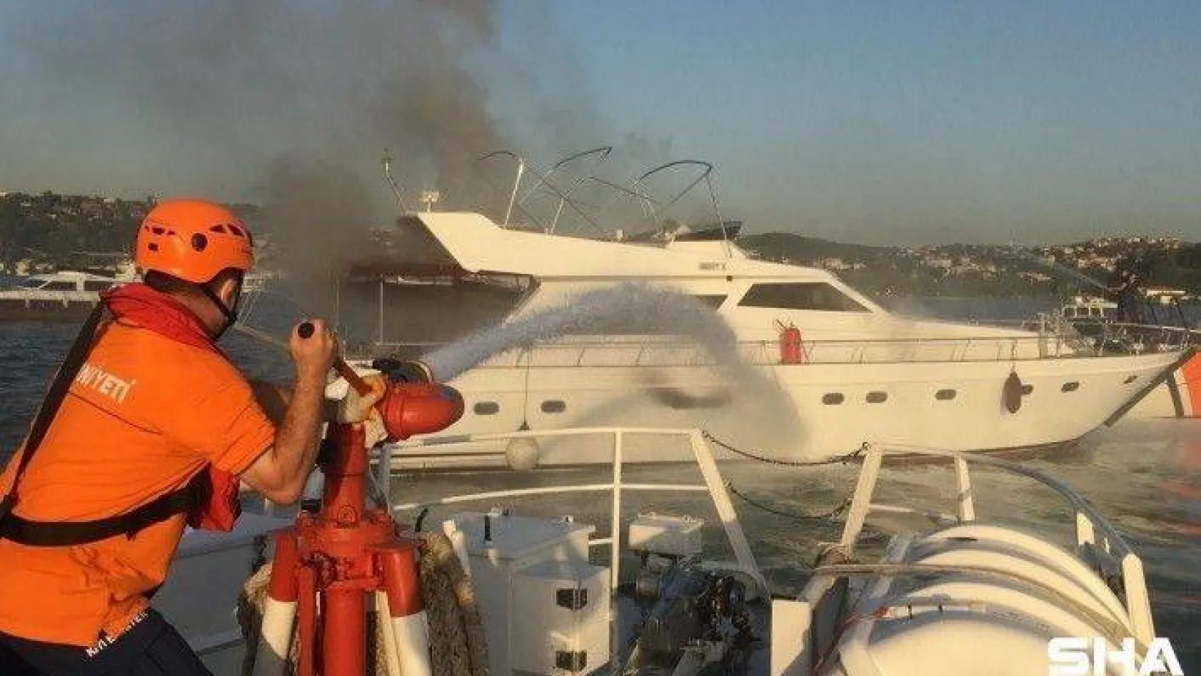 Bebek'te tekne yangını