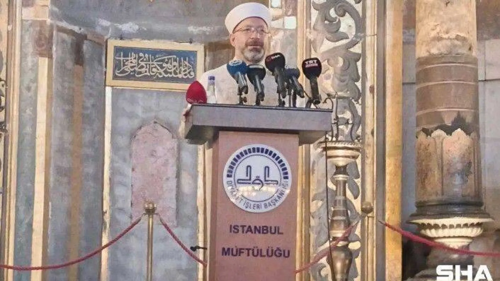 Diyanet İşleri Başkanı Erbaş: &quotAyasofya ve Sultanahmet Camii'nin minarelerinden karşılıklı okunan ezanların milletimizin gönlünü nasıl coşturduğunu hep birlikte idrak ediyoruz"