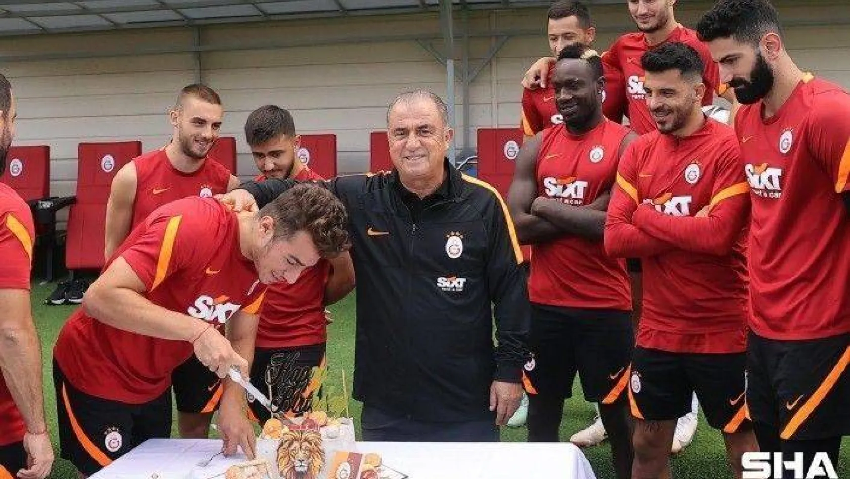 Galatasaray'da Fatih Terim'in doğum günü kutlandı