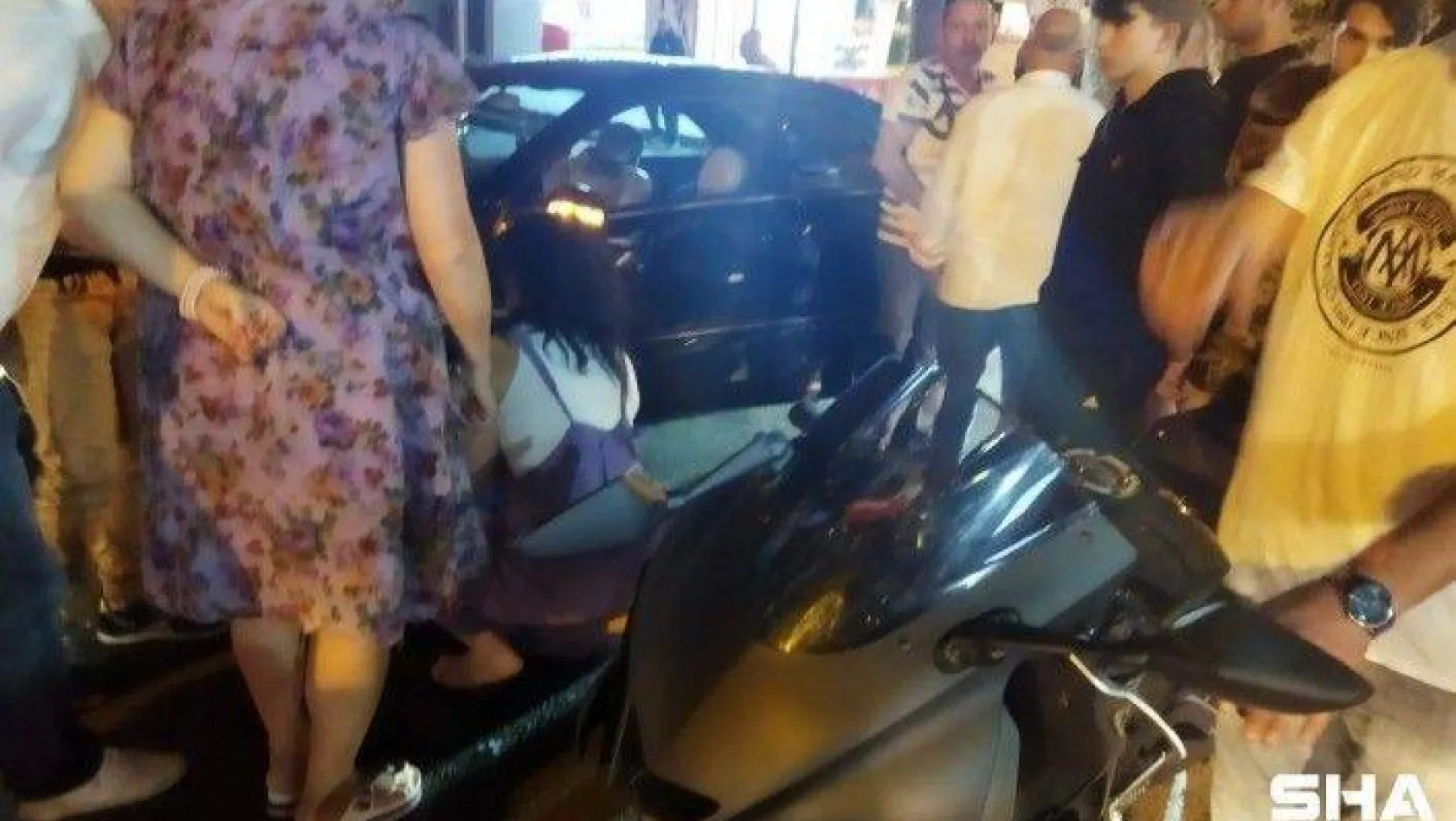 Kadıköy'de genç fenomen Aleyna Yaren motosikletiyle kaza yaptı