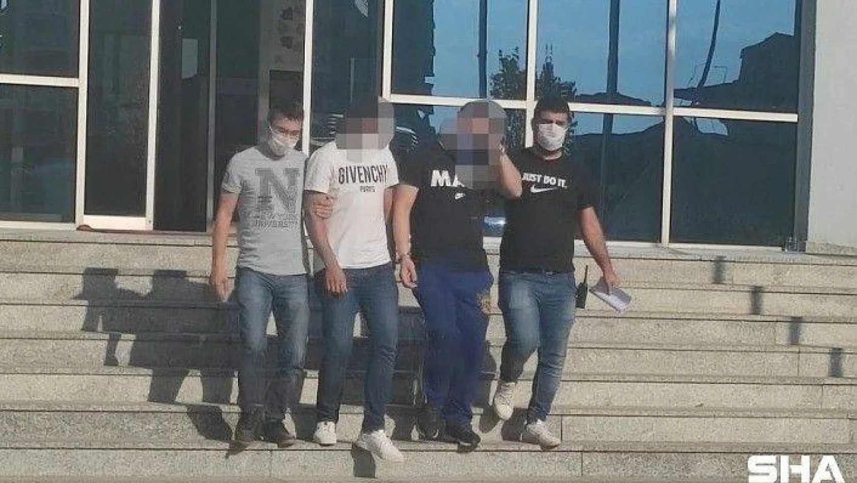 Kurşun yağdıran 2 kişi Silivri'de yakalandı.