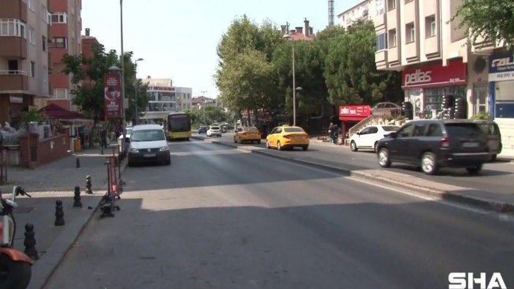(Özel) Ataşehir'de kamyonetin çarptığı yaşlı adam ağır yaralandı