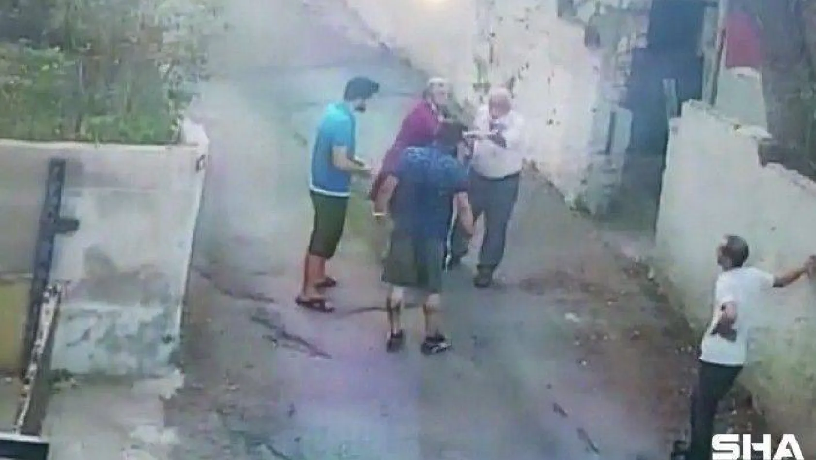 (Özel) Beykoz'da sokak köpeğini besleyen hayvansevere tehdit kamerada