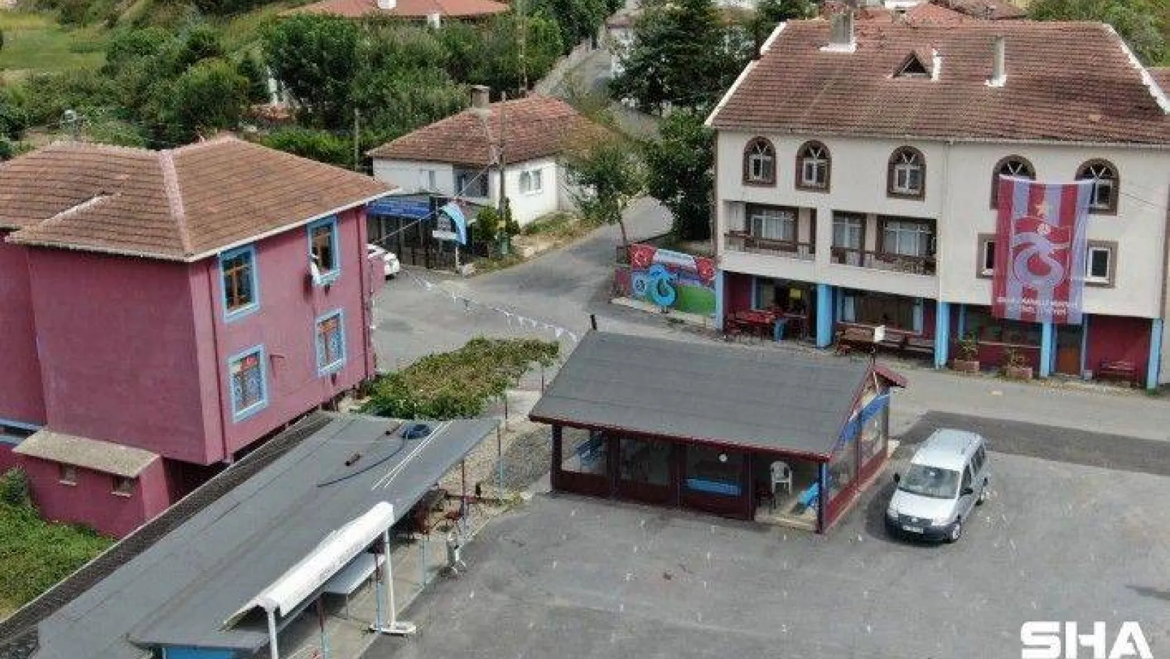 (Özel) Beykoz'da Trabzonlu muhtarın azmi, köyü bordo maviye çevirdi
