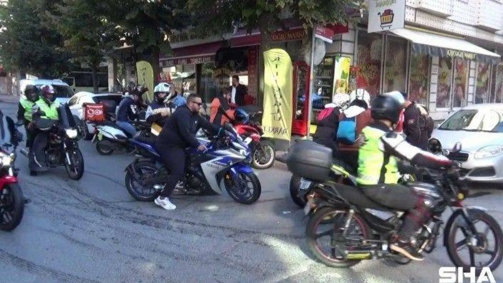(Özel) İstanbul'da 720 motosikletli kurye farkındalık için kahvaltıda buluştu