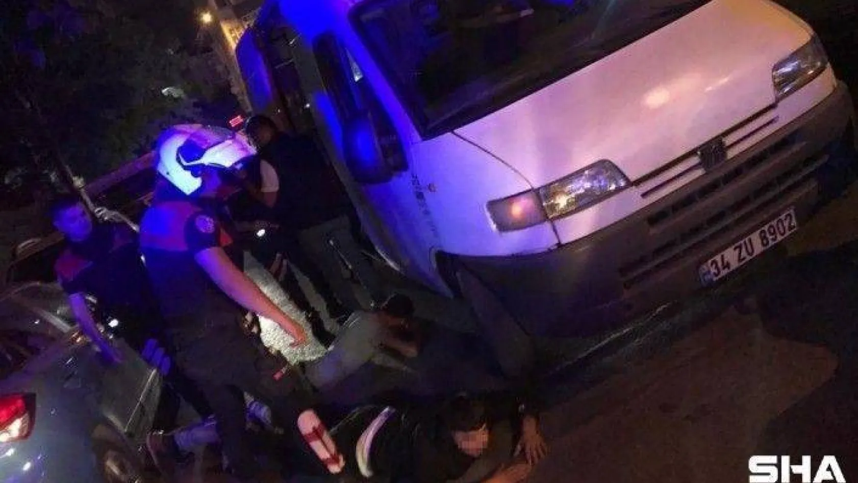 (Özel) İstanbul'da minibüsle motosiklet çalan hırsızlara suçüstü
