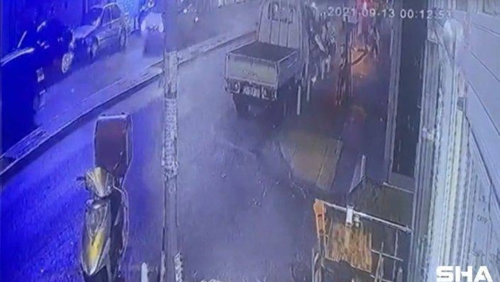 (Özel) İstanbul'da 'omuz atma' cinayeti kamerada: Kalbinden bıçaklandı, can havliyle böyle koştu