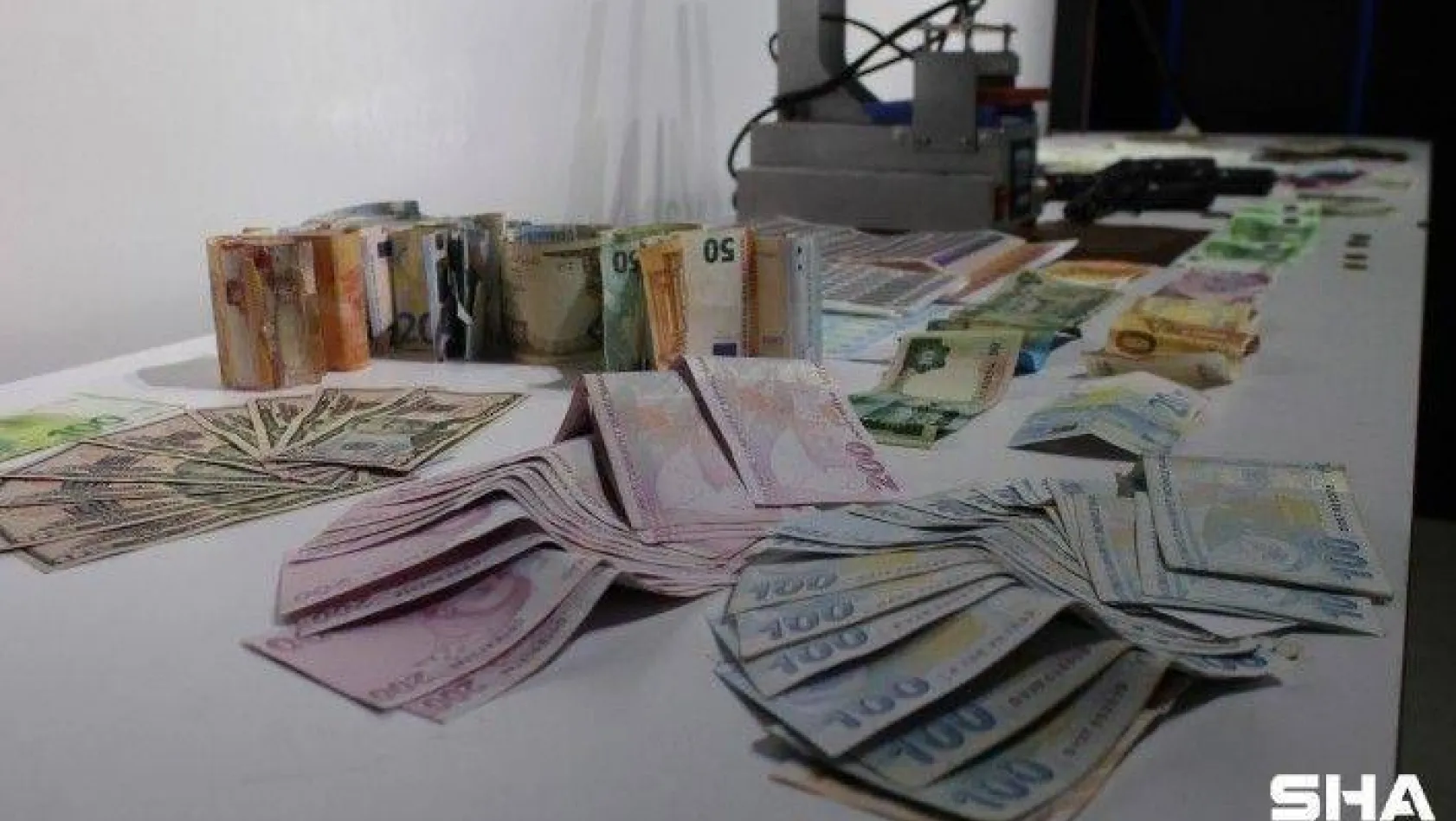Piyasaya sahte 5 milyon lira süren çeteye 'Benjamin' operasyonu: 96 gözaltı