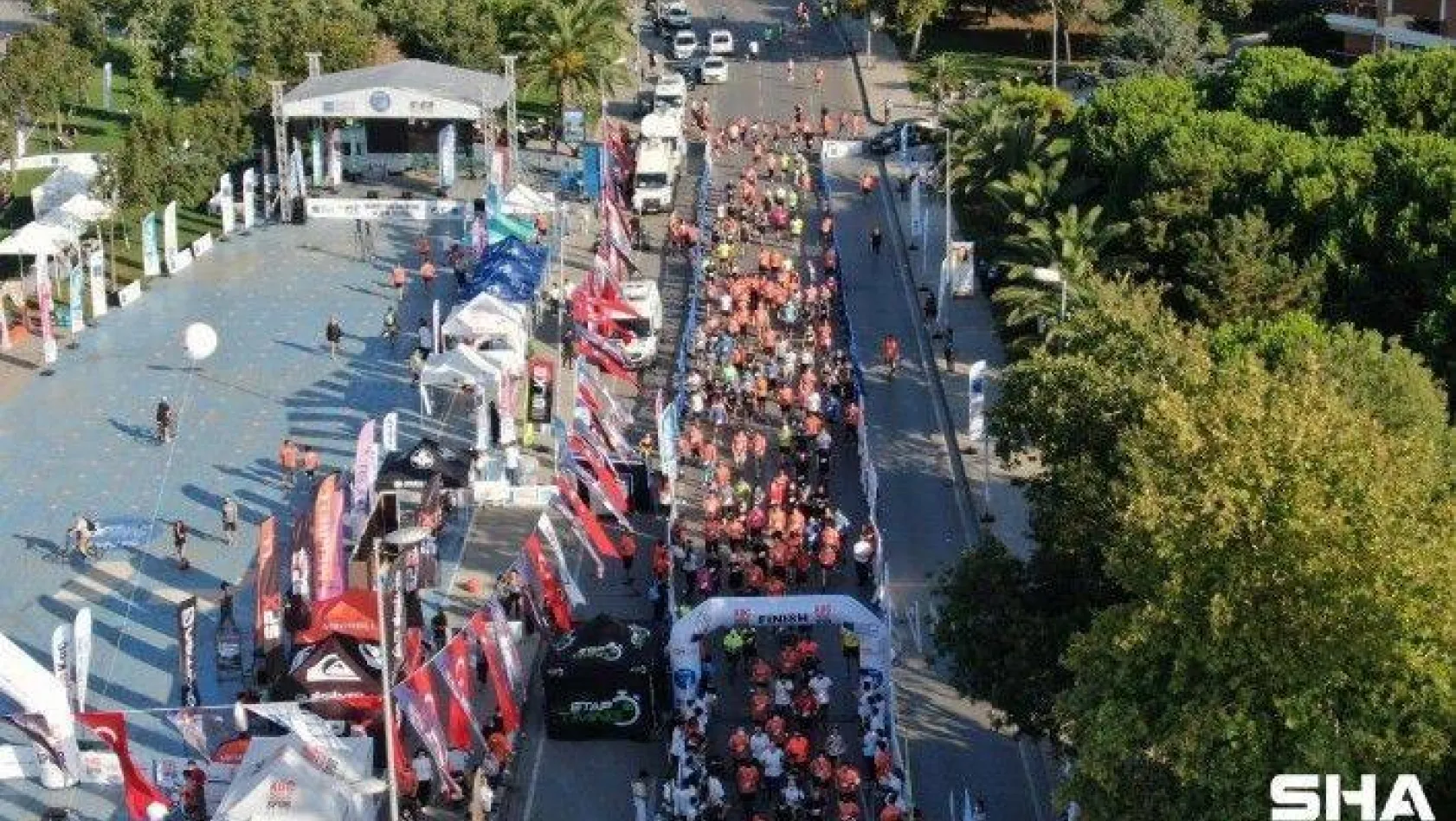 'Şiddete karşı koş' diyenler Kadıköy Yarı Maratonu'nda ter döktü