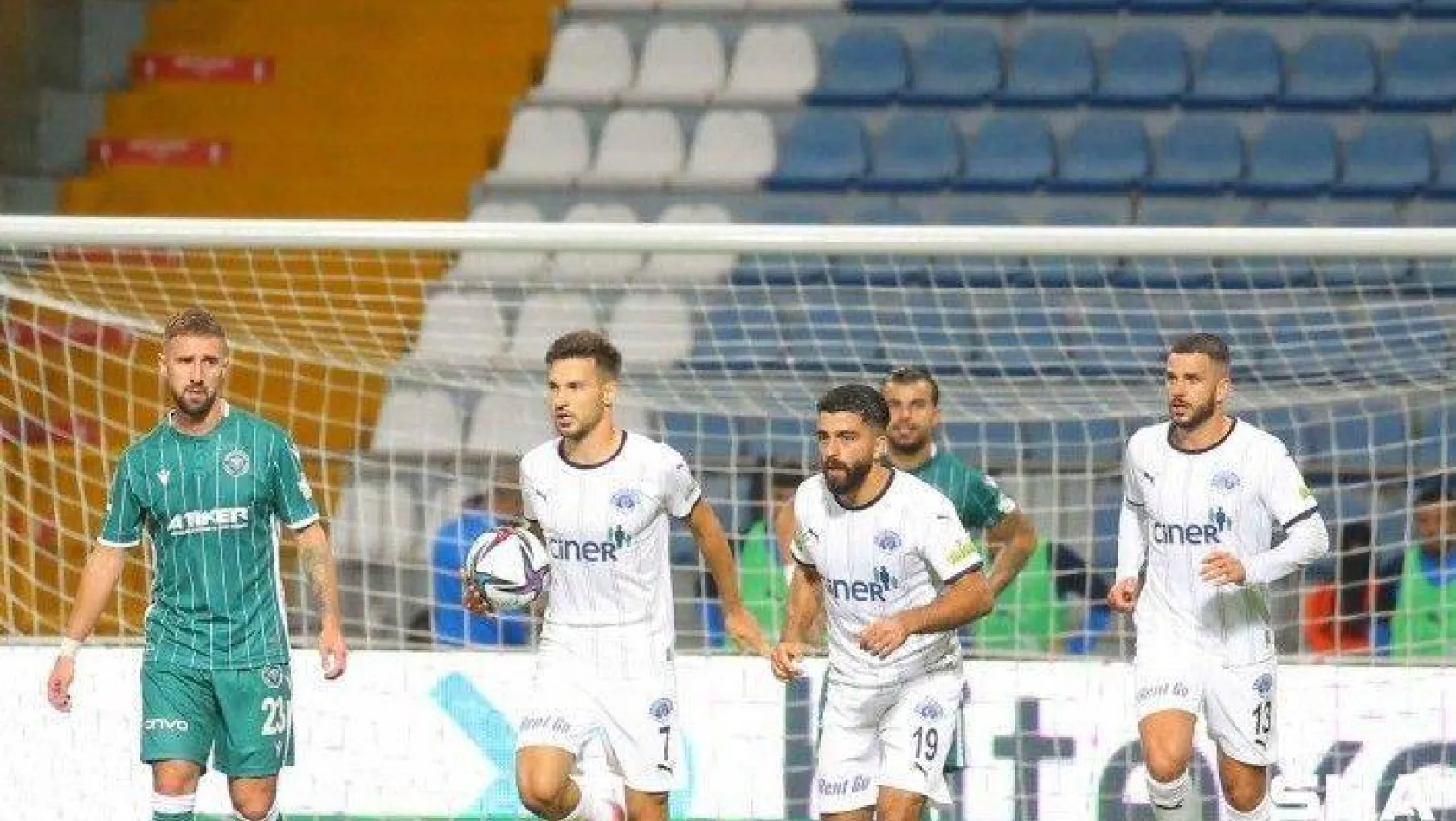 Süper Lig: Kasımpaşa: 1 - İH Konyaspor: 2 (İlk yarı)