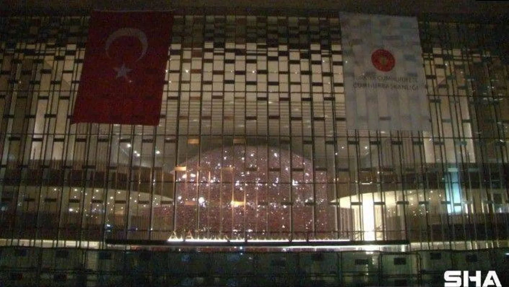Atatürk Kültür Merkezi'nin tabelası 3 yıllık inşa çalışmasının ardından asıldı