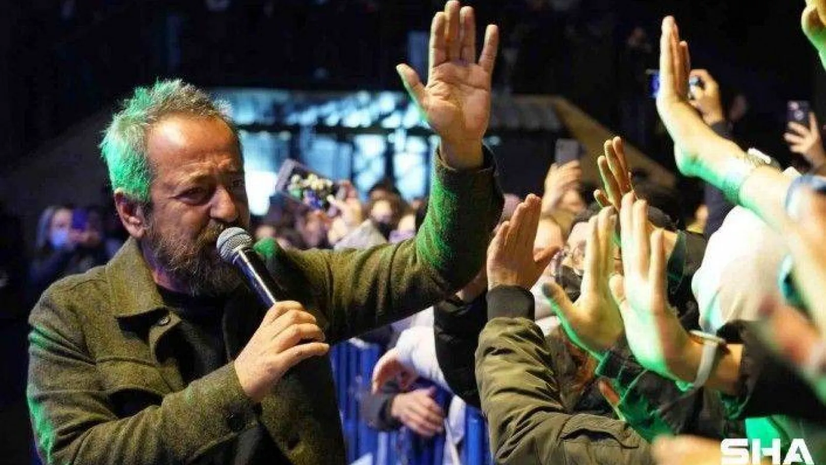 Bilecik'te cumhuriyet coşkusu fener alayı ve Feridun Düzağaç konseri ile taçlandı