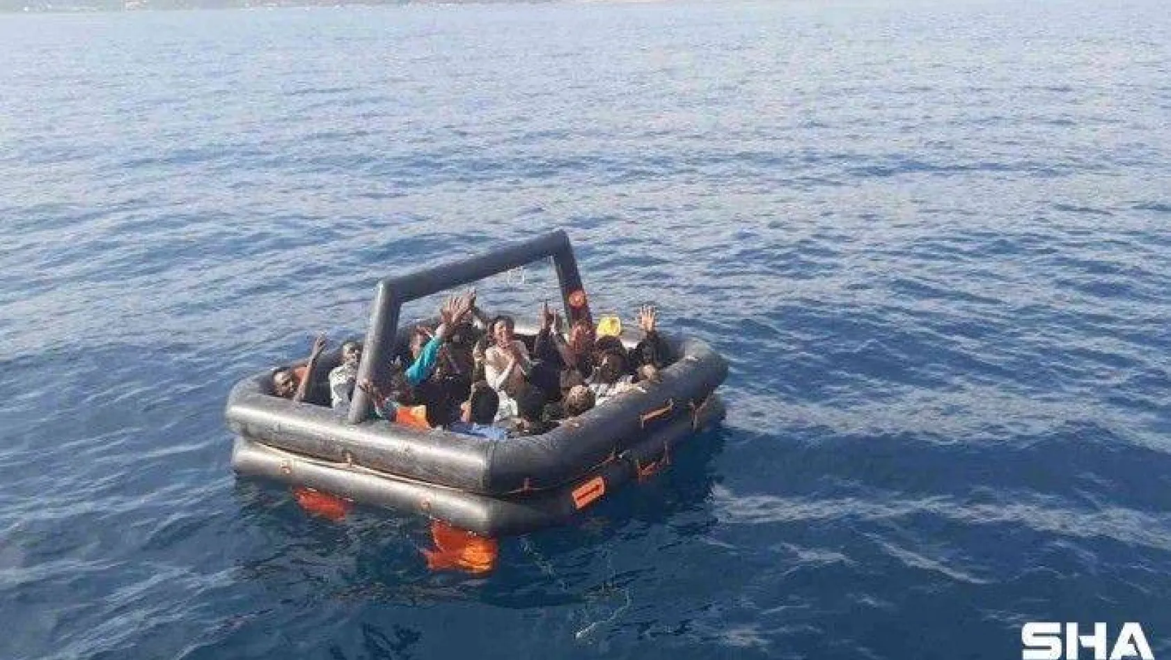 Çanakkale açıklarında 14 düzensiz göçmen yakalandı