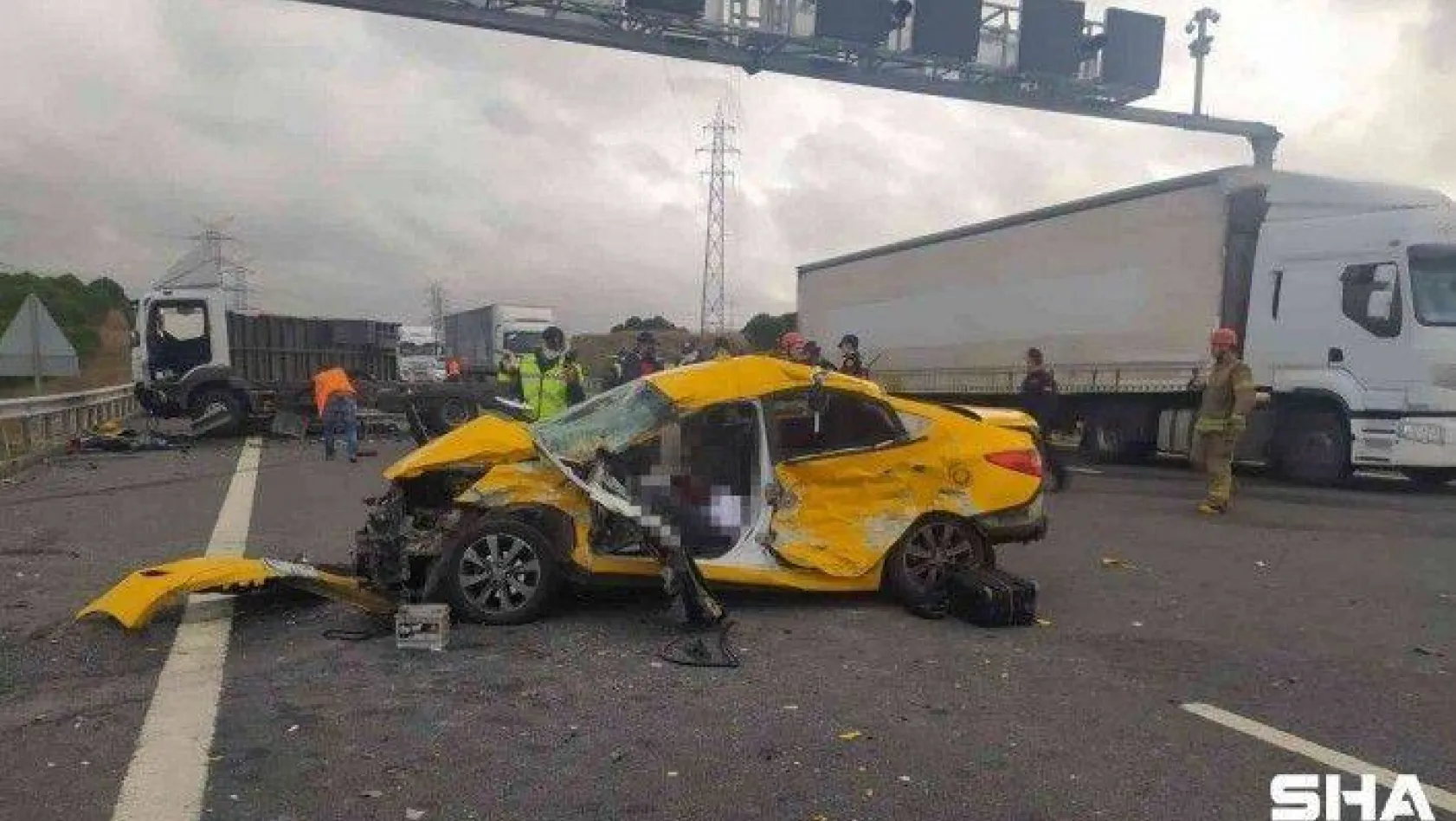 Çatalca'da feci kaza 1 ölü 2 ağır yaralı