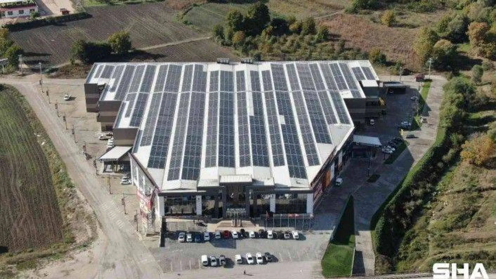 Çevreci AVM'ye 4 bin güneş paneli