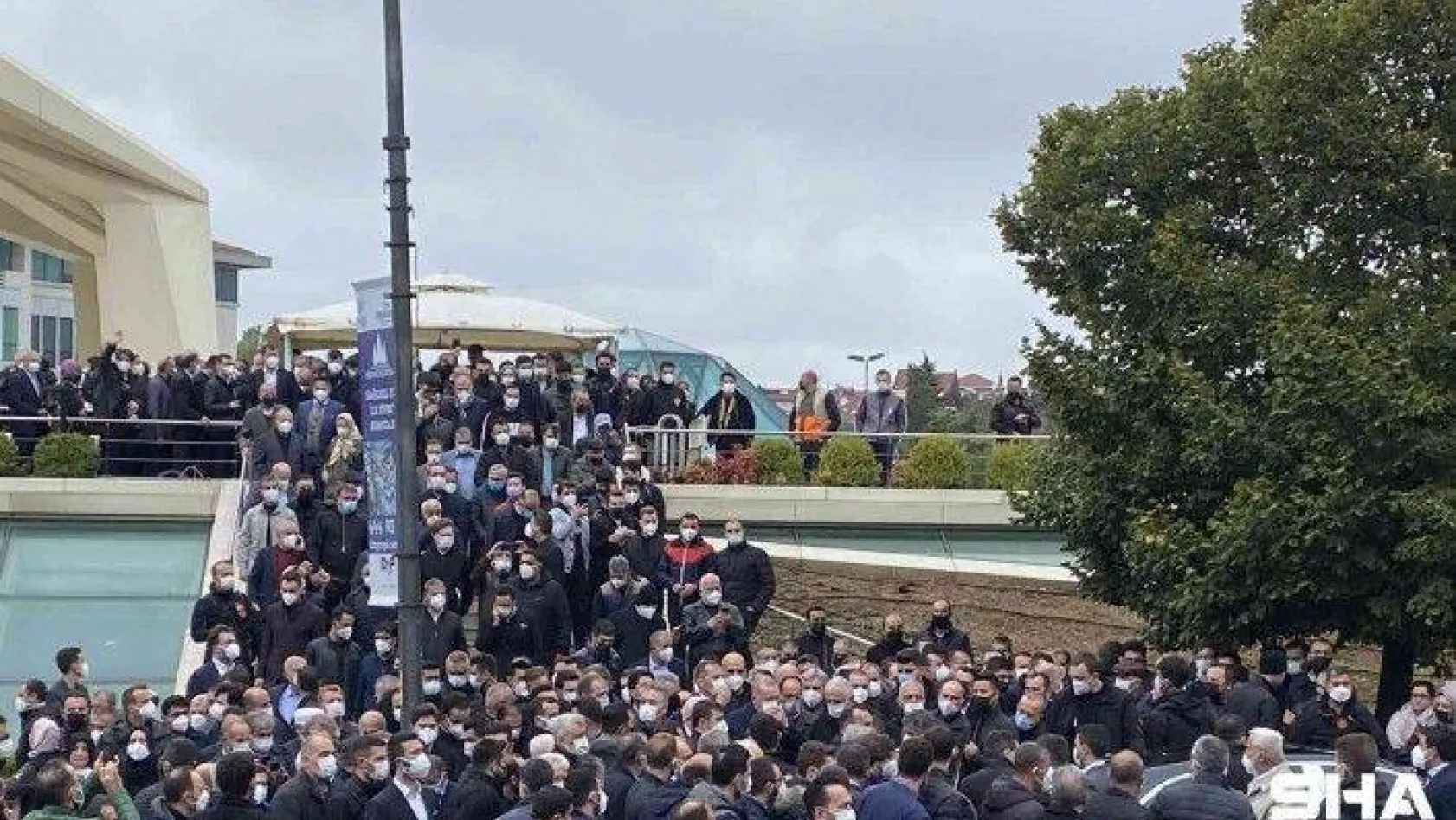 Cumhurbaşkanı Erdoğan, iş adamı Ahmet Gür'ün cenaze törenine katıldı