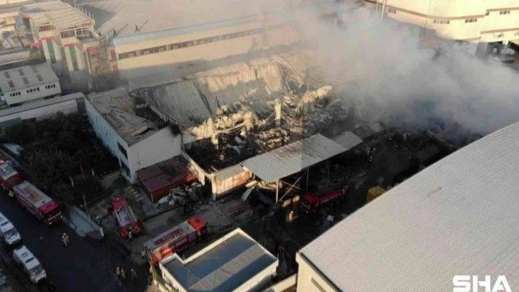 Esenyurt'ta 1 kişinin öldüğü fabrika yangınının boyutu gün ağarınca ortaya çıktı