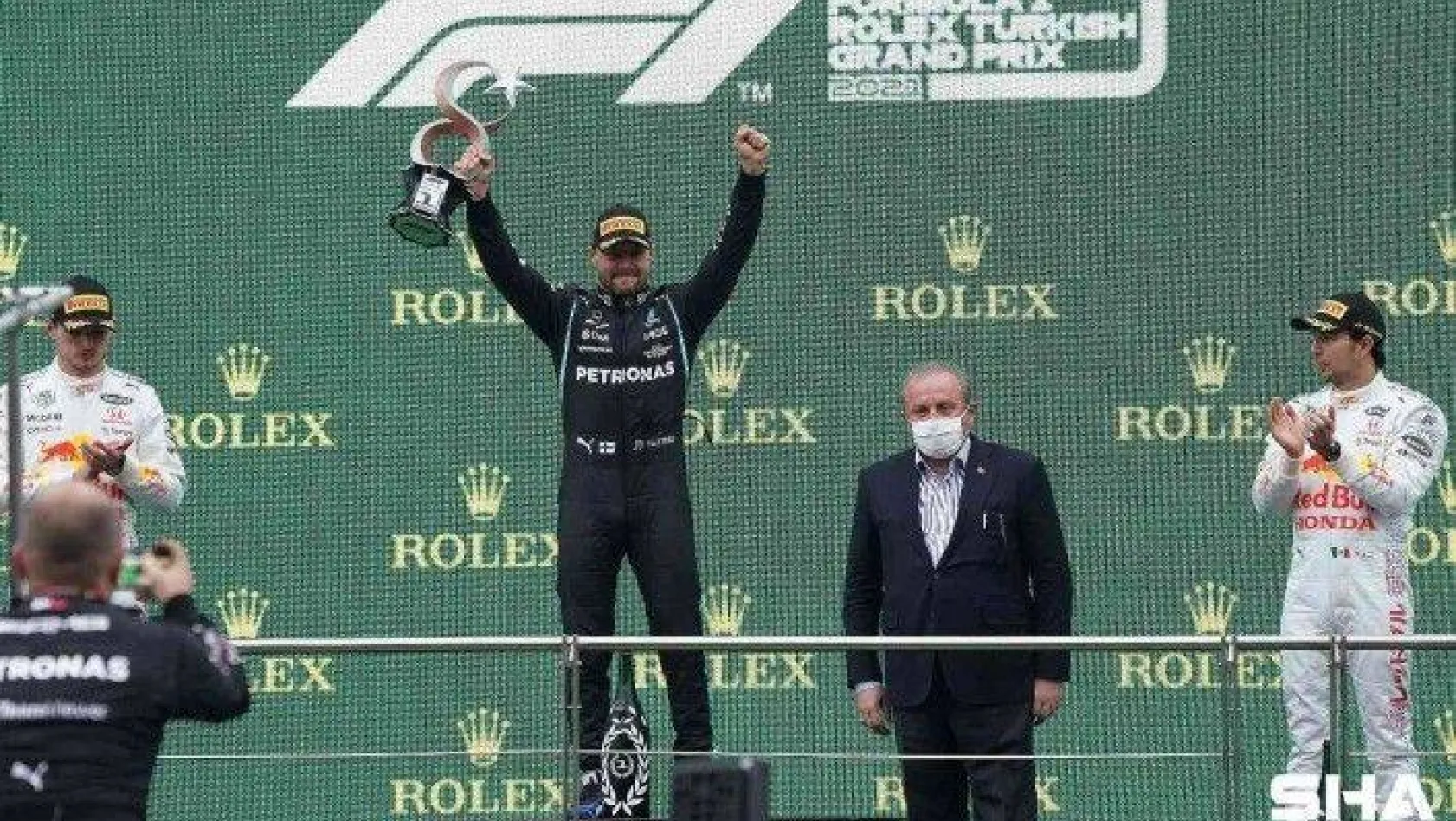 F1'de pilotlar kupalarını aldı