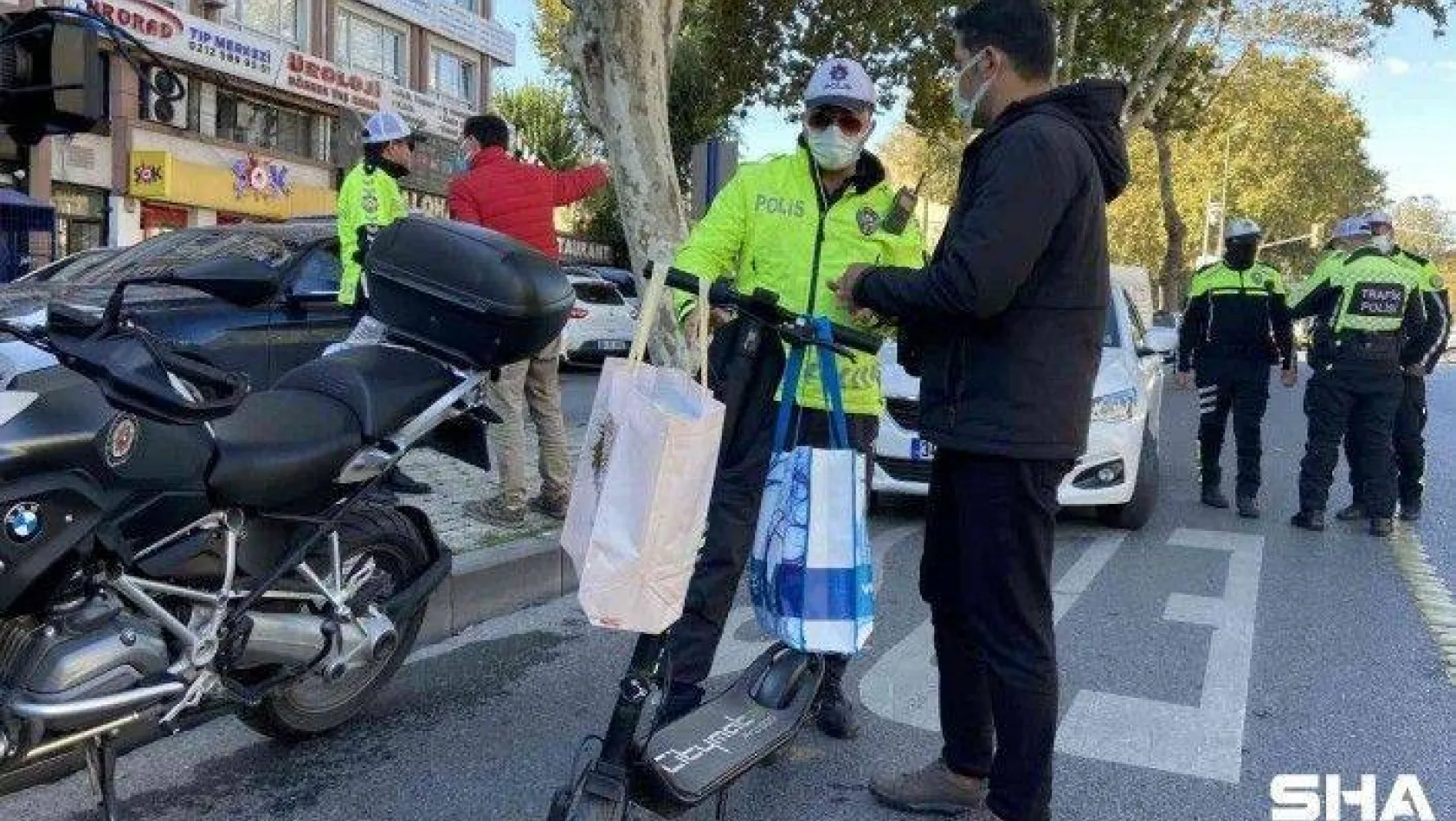 Fatih'te  kurallara uymayan elektrikli scooter sürücülerine ceza yağdı