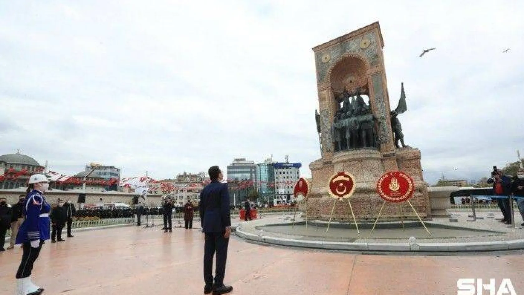İstanbul'un düşman işgalinden kurutuluşunun 98'inci yılı Taksim'de kutlandı