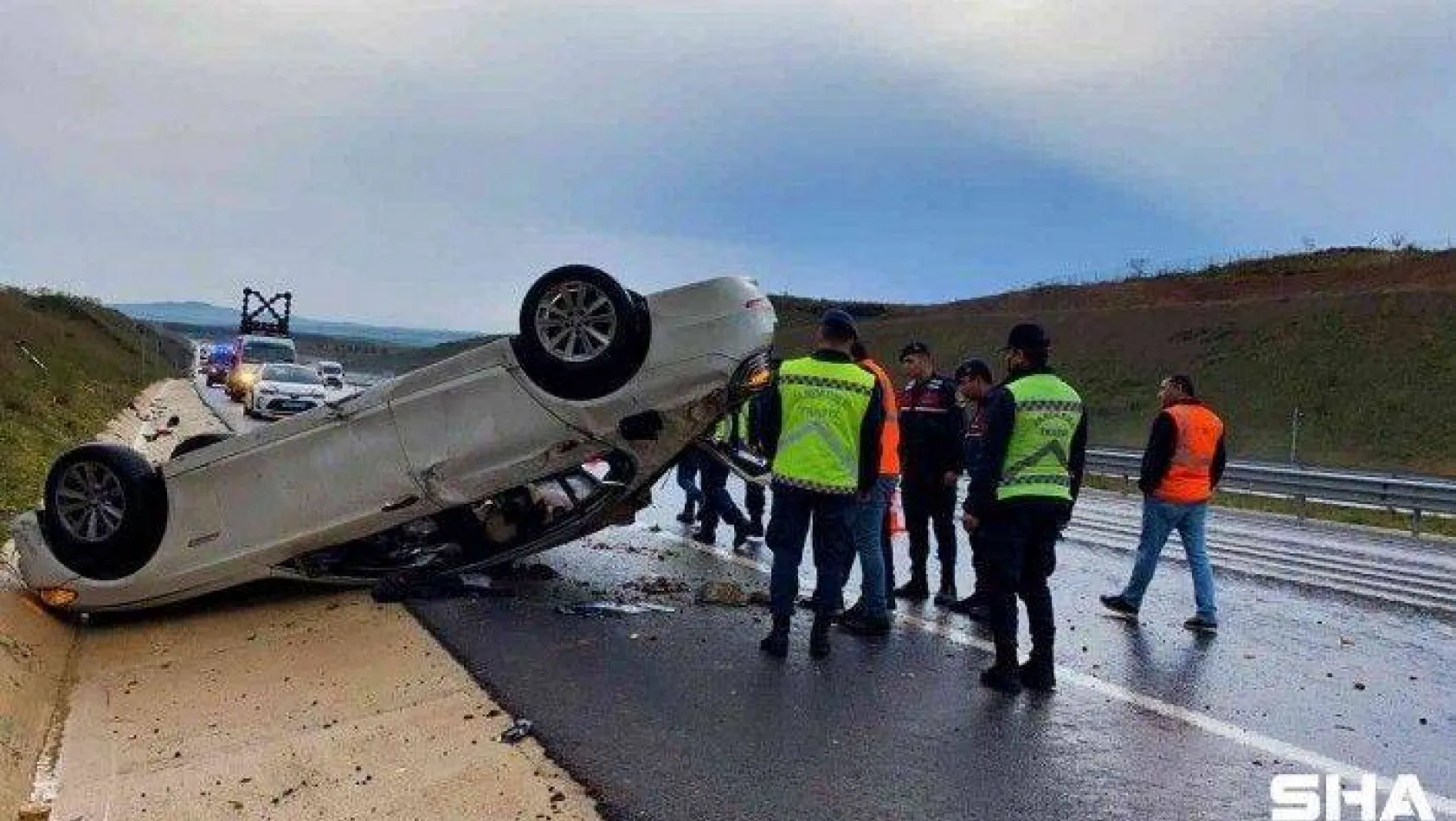 Kuzey Marmara Otoyolu'nda otomobil takla attı: 4 yaralı