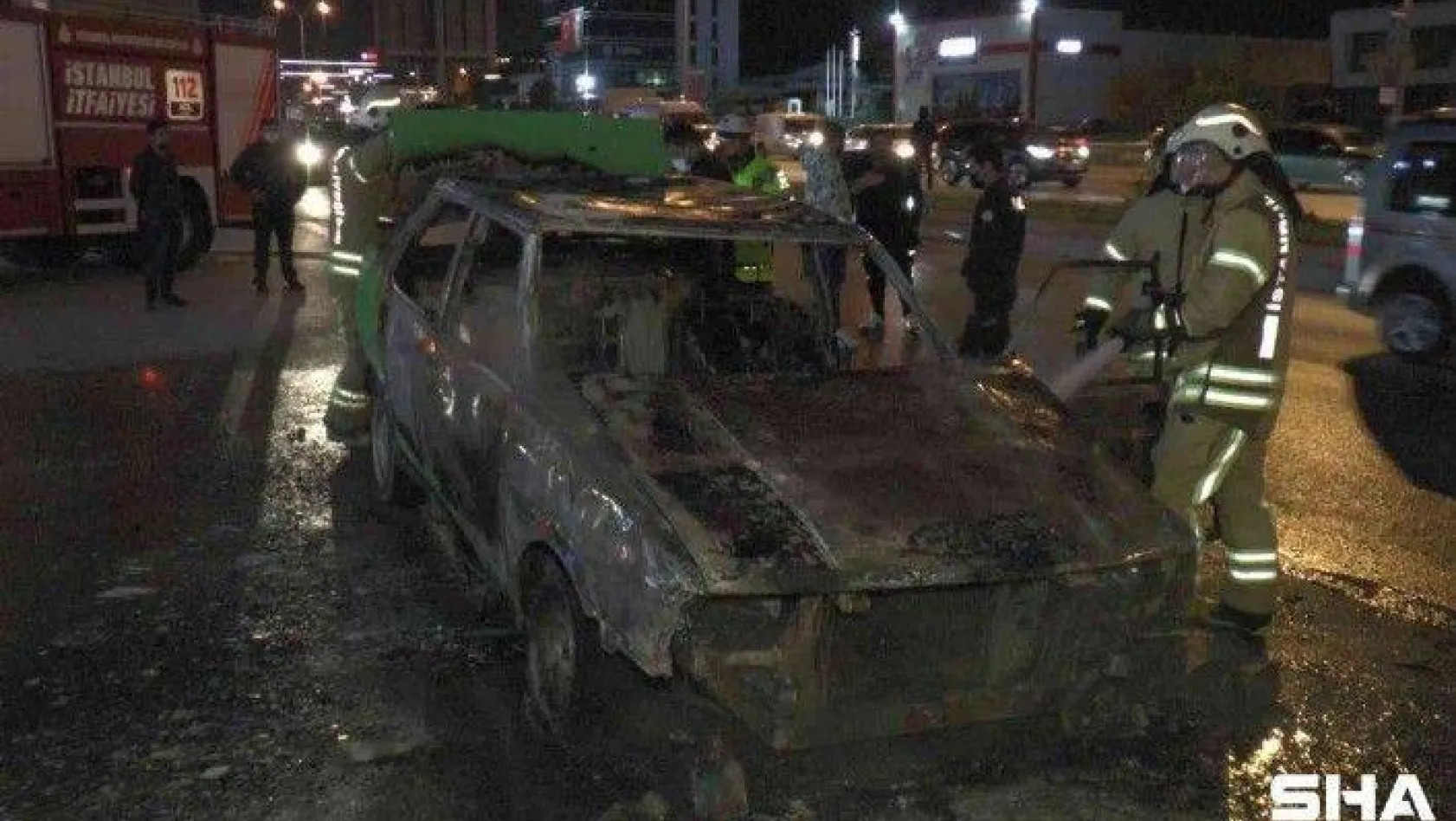 Maltepe'de seyir halindeki otomobil alev alev yandı