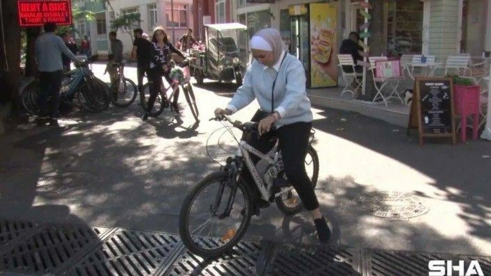 (Özel) Adalar'da akülü araç yasağı gelince bisikletlere talep arttı