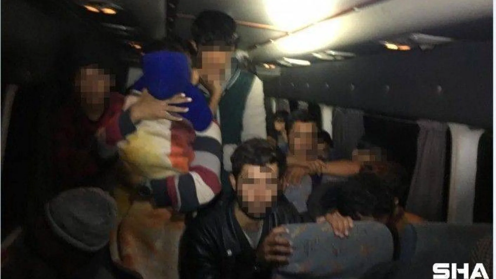 TEM'de durdurulan minibüsten 40 düzensiz göçmen çıktı