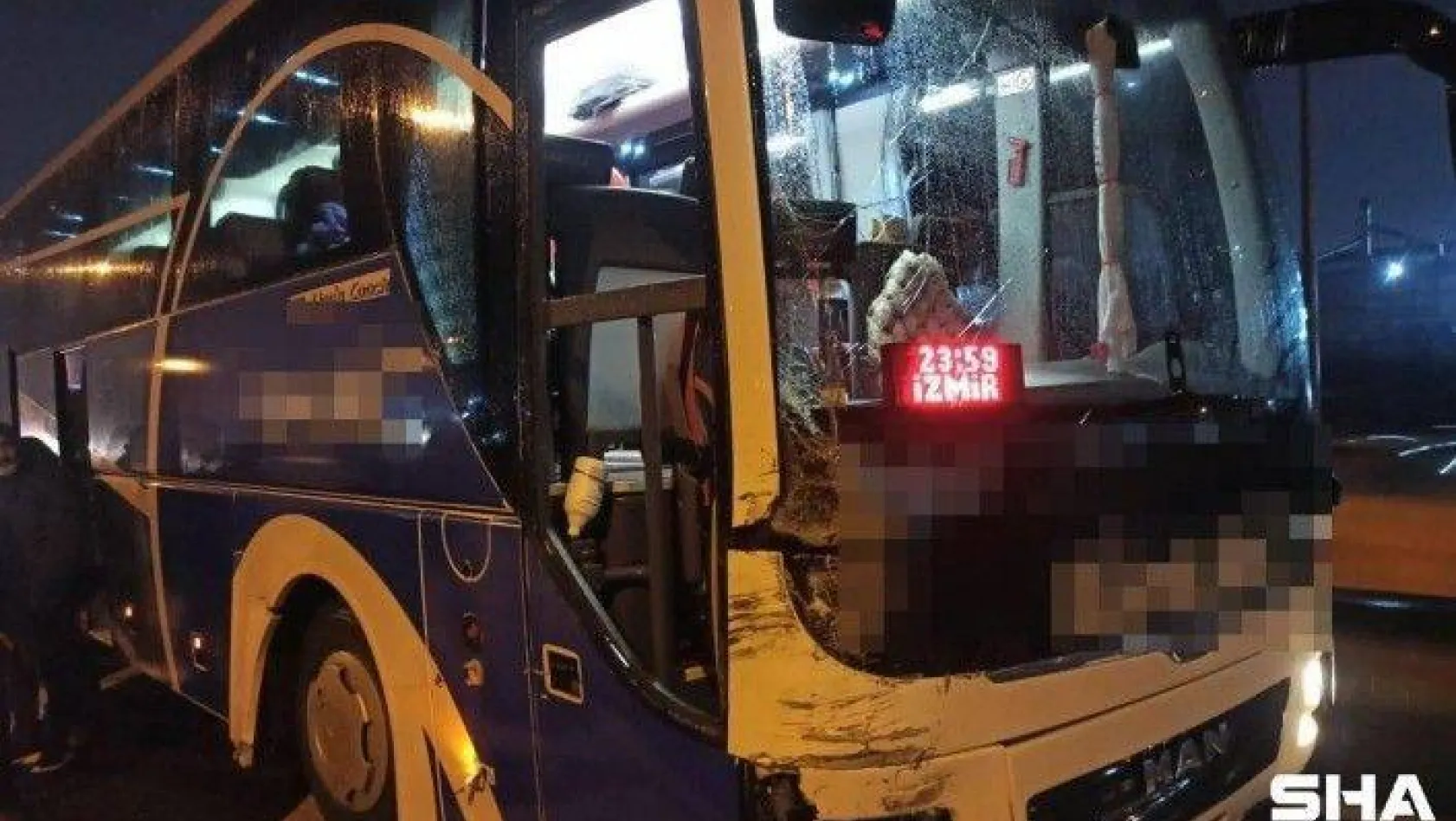 TEM'de yolcu otobüsü ile otomobil çarpıştı: 2 yaralı