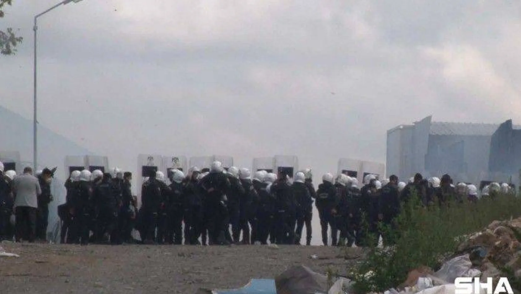 Ümraniye'de kağıt toplayıcıları ile polis arasında 'taşlı' arbede