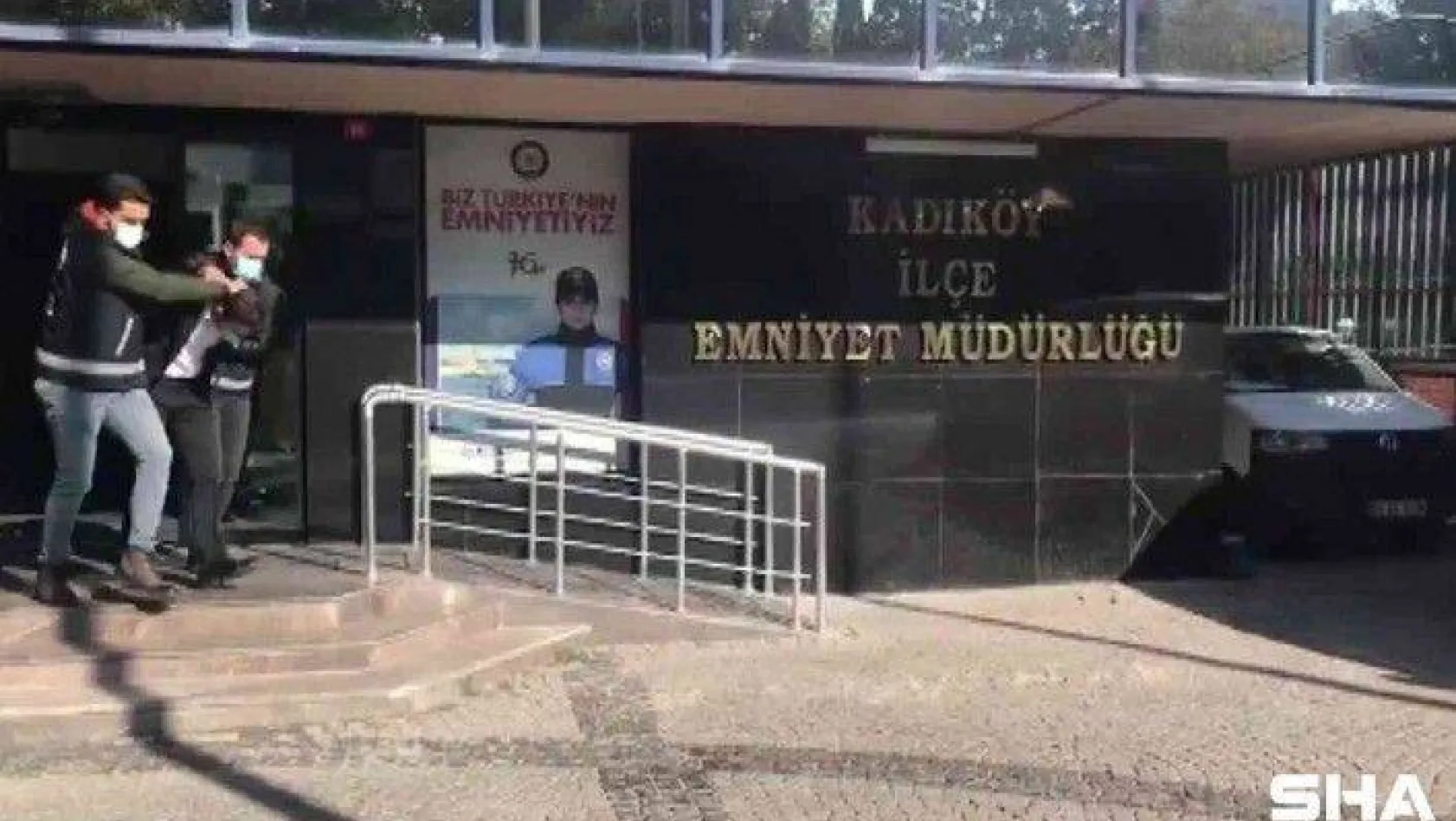 Uyuşturucu taşıyan şahıs Kadıköy'de yunus polislerince yakalandı