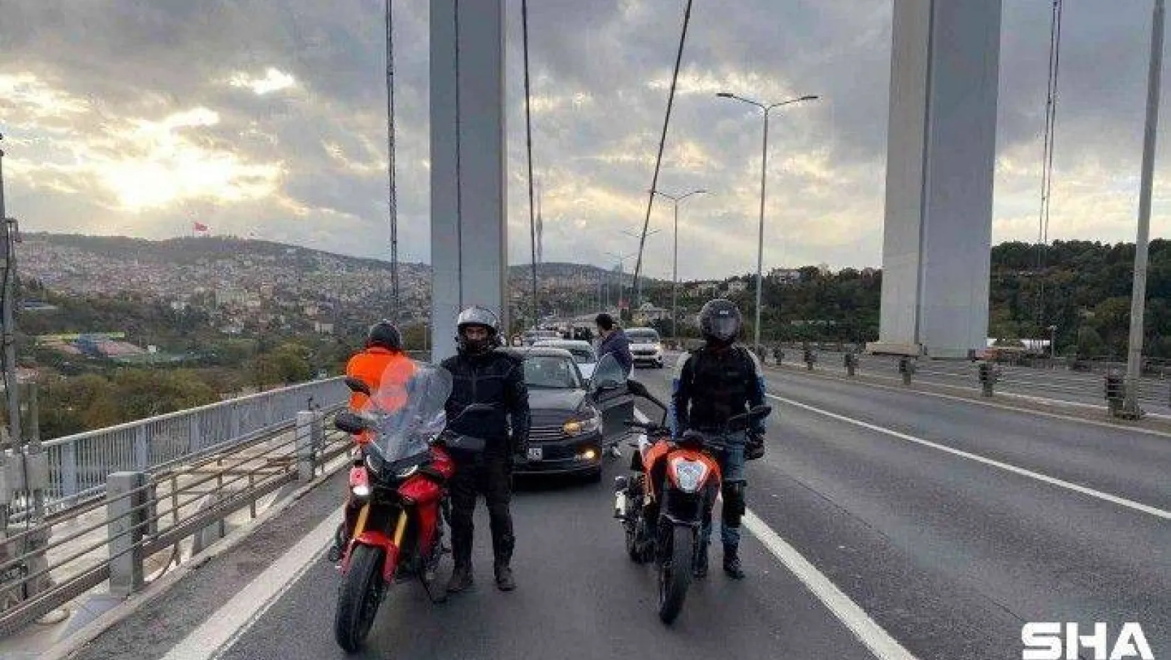 15 Temmuz Şehitler Köprüsü'nde Atatürk'e saygı duruşu