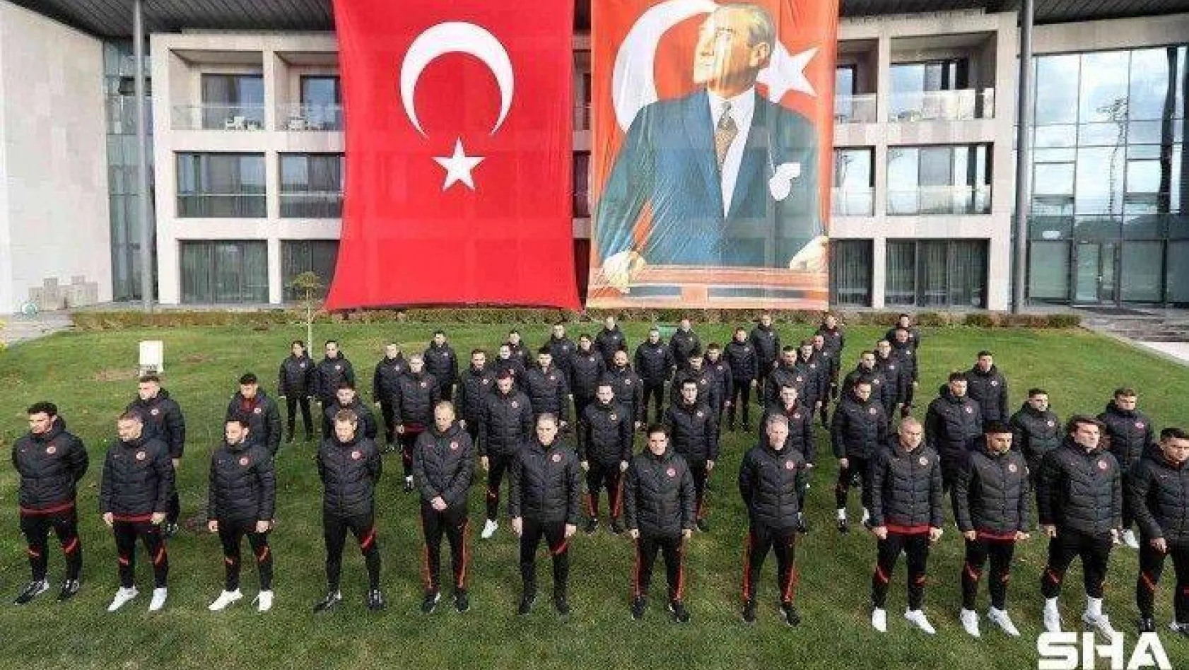 A Milli Futbol Takımı, Atatürk'ü andı