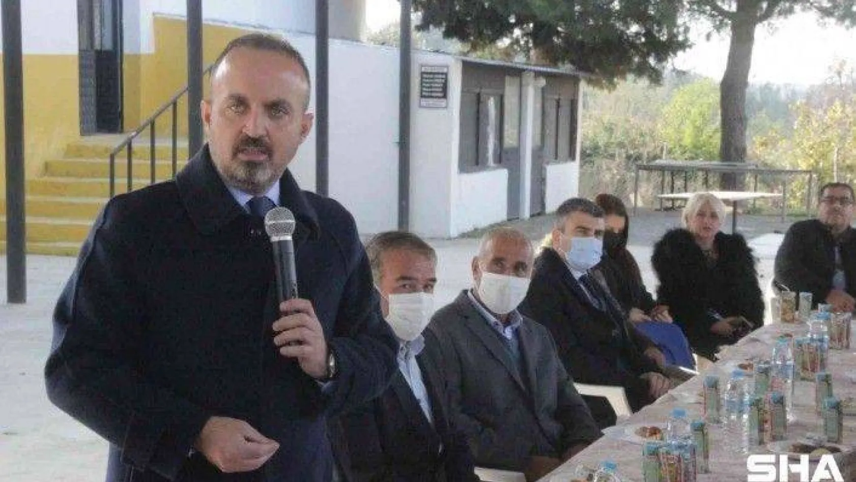 AK Parti Grup Başkanvekili ve AK Parti Çanakkale Milletvekili Bülent Turan Denizgöründü Cemevi'ni ziyaret etti.